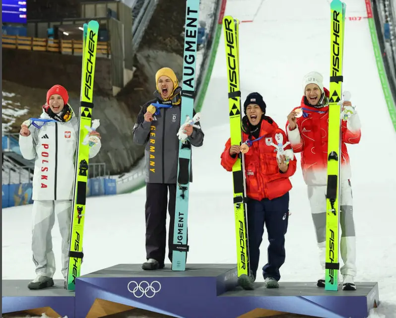 表彰台　４人　二階堂選手