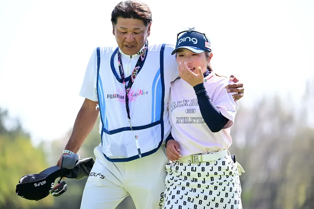 佐久間朱莉父　涙を支える父